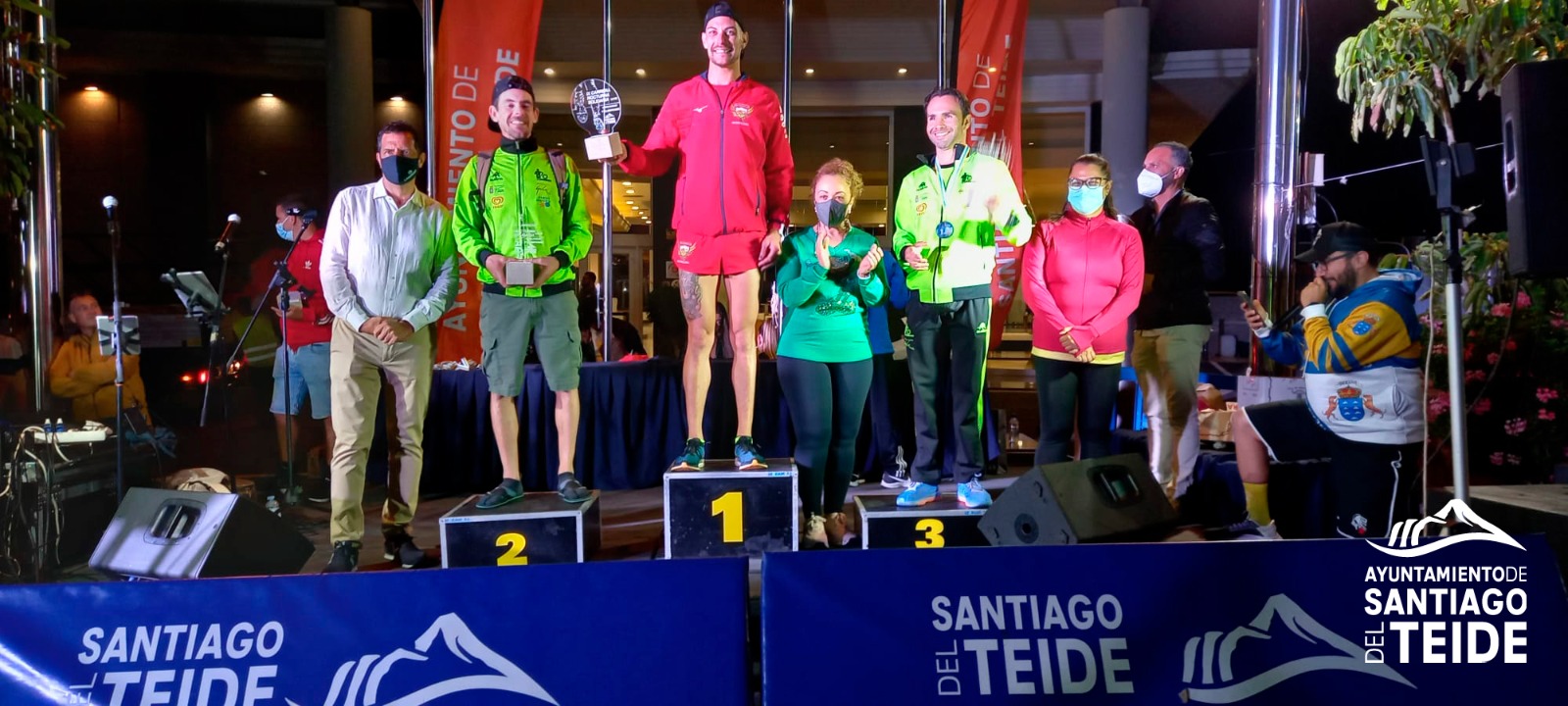 AIRAM DOMÍNGUEZ Y ANA BOULLÓN GANADORES DE LA IX EDICIÓN DE LA CARRERA NOCTURNA SOLIDARIA LANDMAR SANTIAGO DEL TEIDE