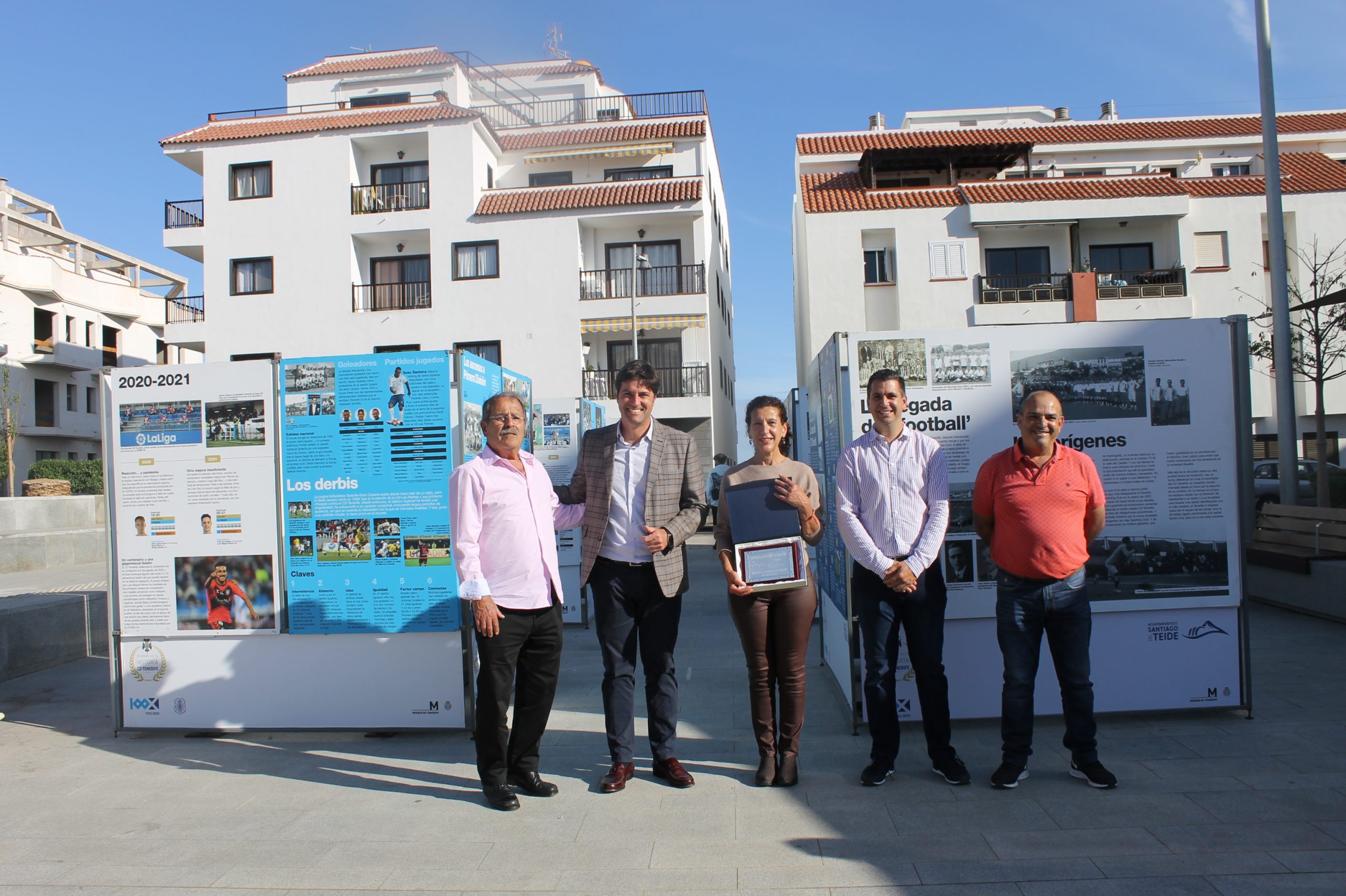PUERTO DE SANTIAGO ACOGE LA EXPOSICIÓN «UN PASEO POR LA HISTORIA DEL CLUB DEPORTIVO TENERIFE» EN LA PLAZA DE LA VIGILIA