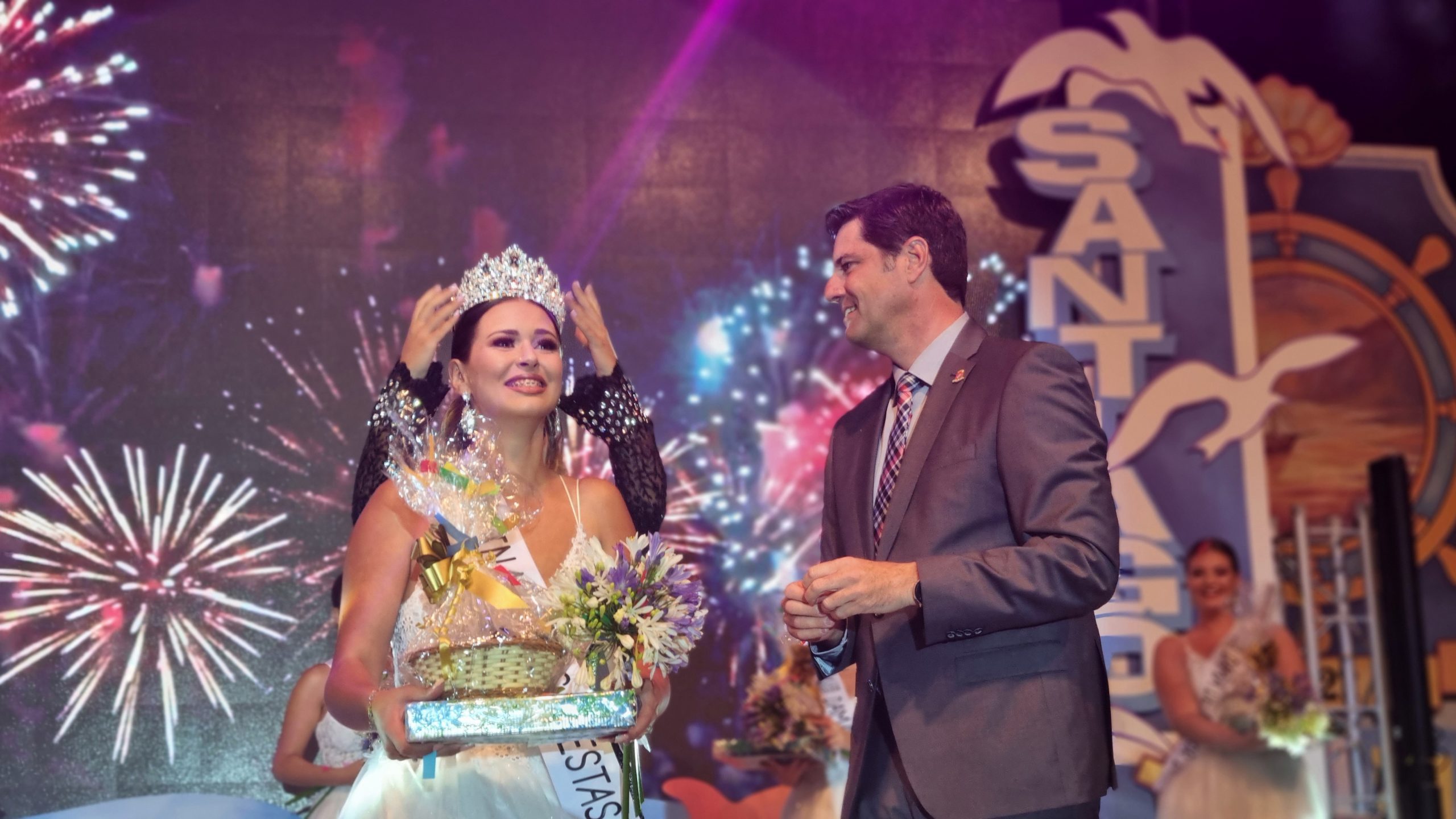 ELEONORA BEVILACQUA, ELEGIDA REINA ADULTA DE LAS FIESTAS DEL CARMEN 2022 DE PUERTO DE SANTIAGO
