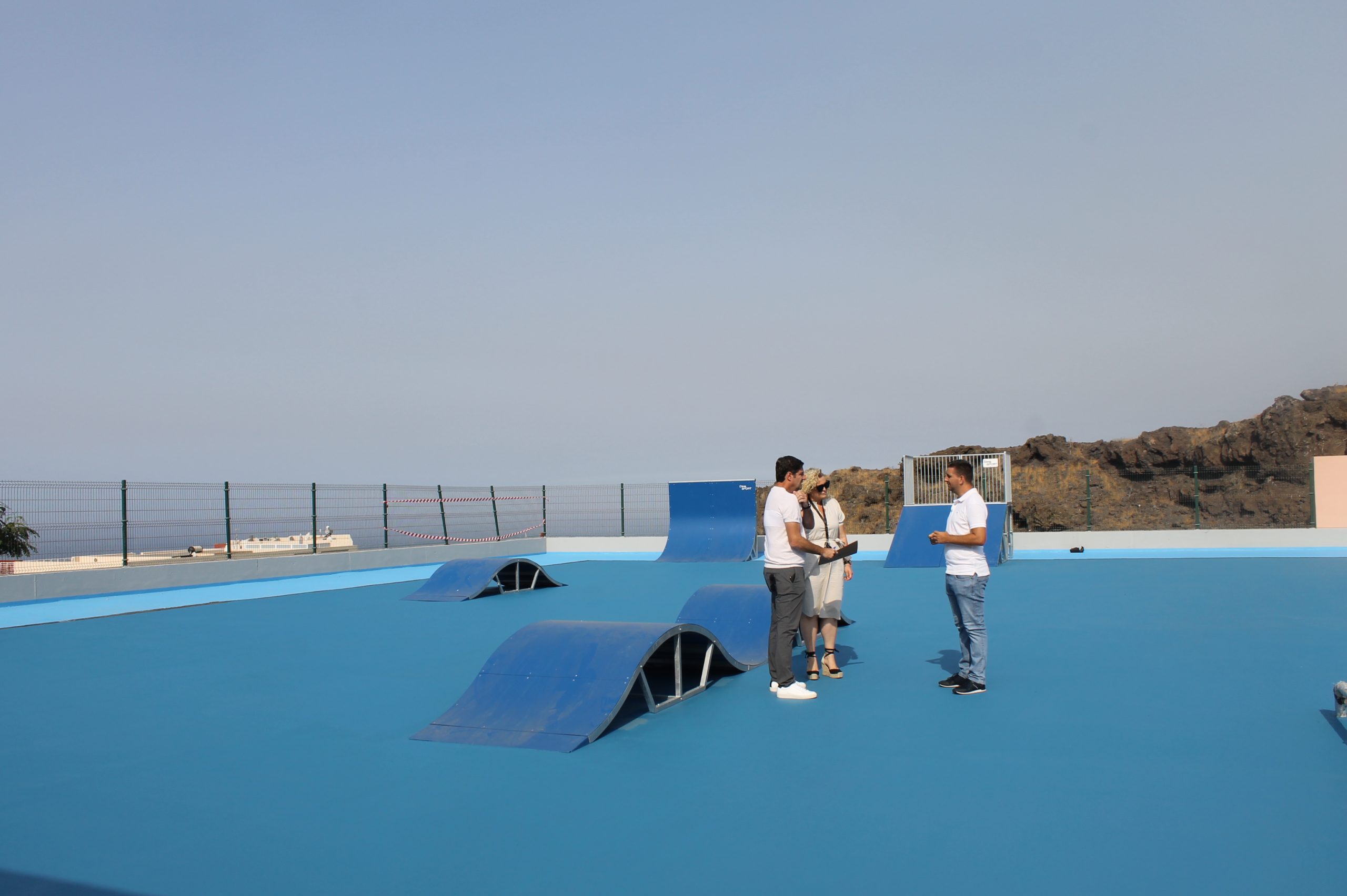 EL ALCALDE FIRMA LA RECEPCIÓN DE LAS OBRAS DE CONSTRUCCIÓN DE UN SKATE PARK EN PUERTO DE SANTIAGO