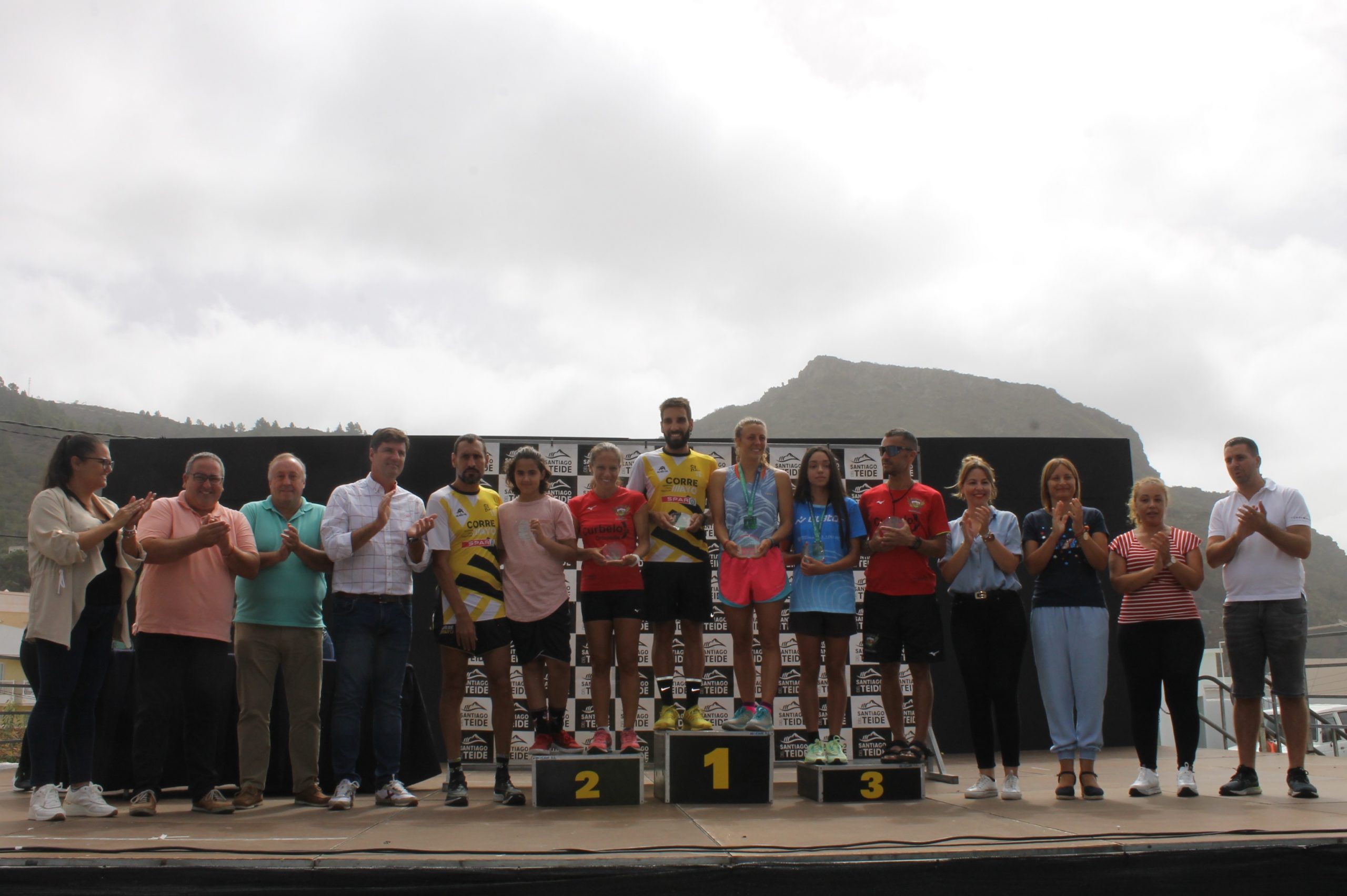 JAIRO PAULE Y KAYLA CASALETTO GANADORES ABSOLUTOS DE LA XXX EDICIÓN DEL CROSS POPULAR SANTA ANA DE TAMAIMO