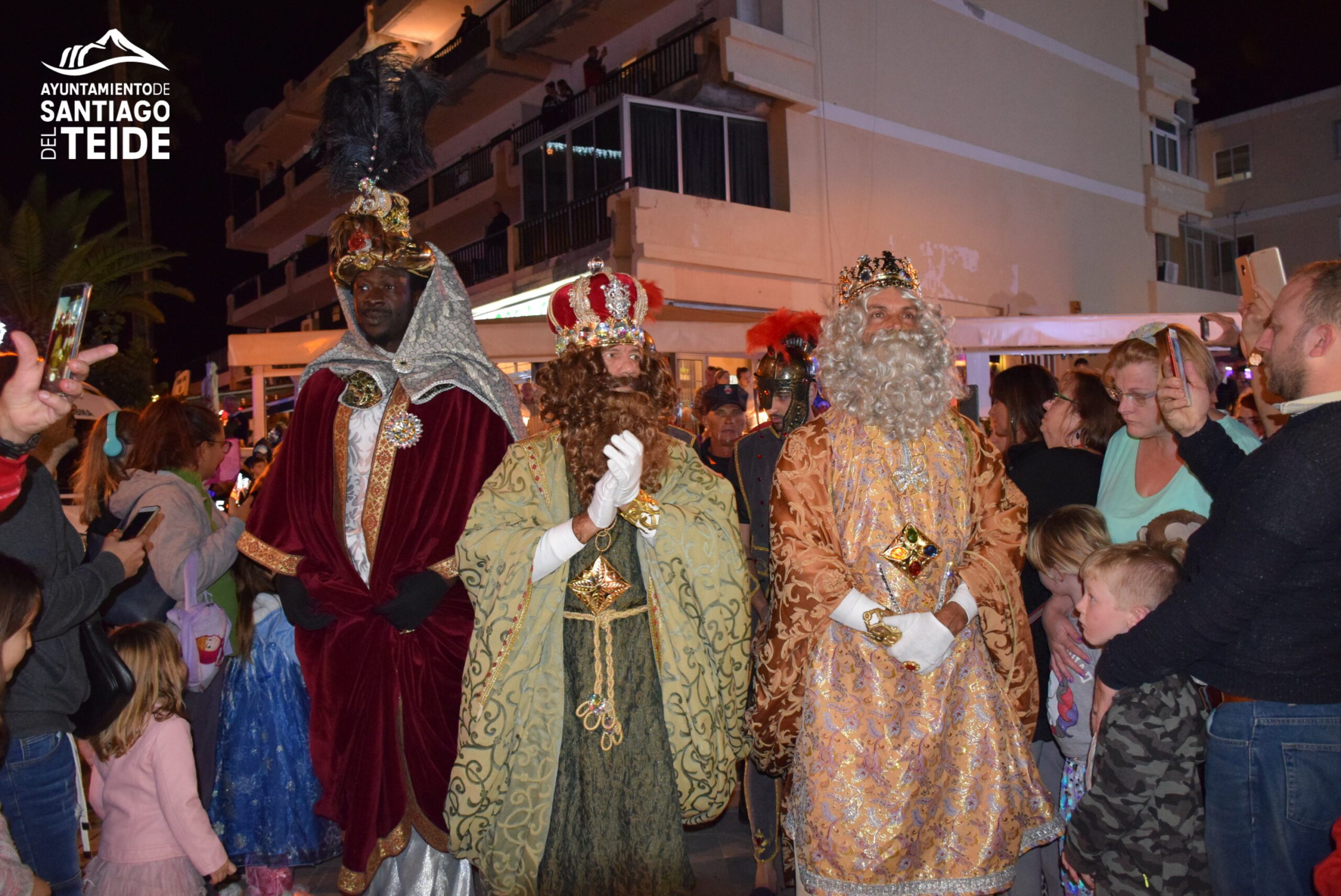 Sus Majestades los Reyes Magos de Oriente, a punto de llegar a Santiago del Teide