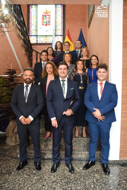 El Alcalde Emilio Navarro organiza y reparte las competencias del nuevo grupo de gobierno