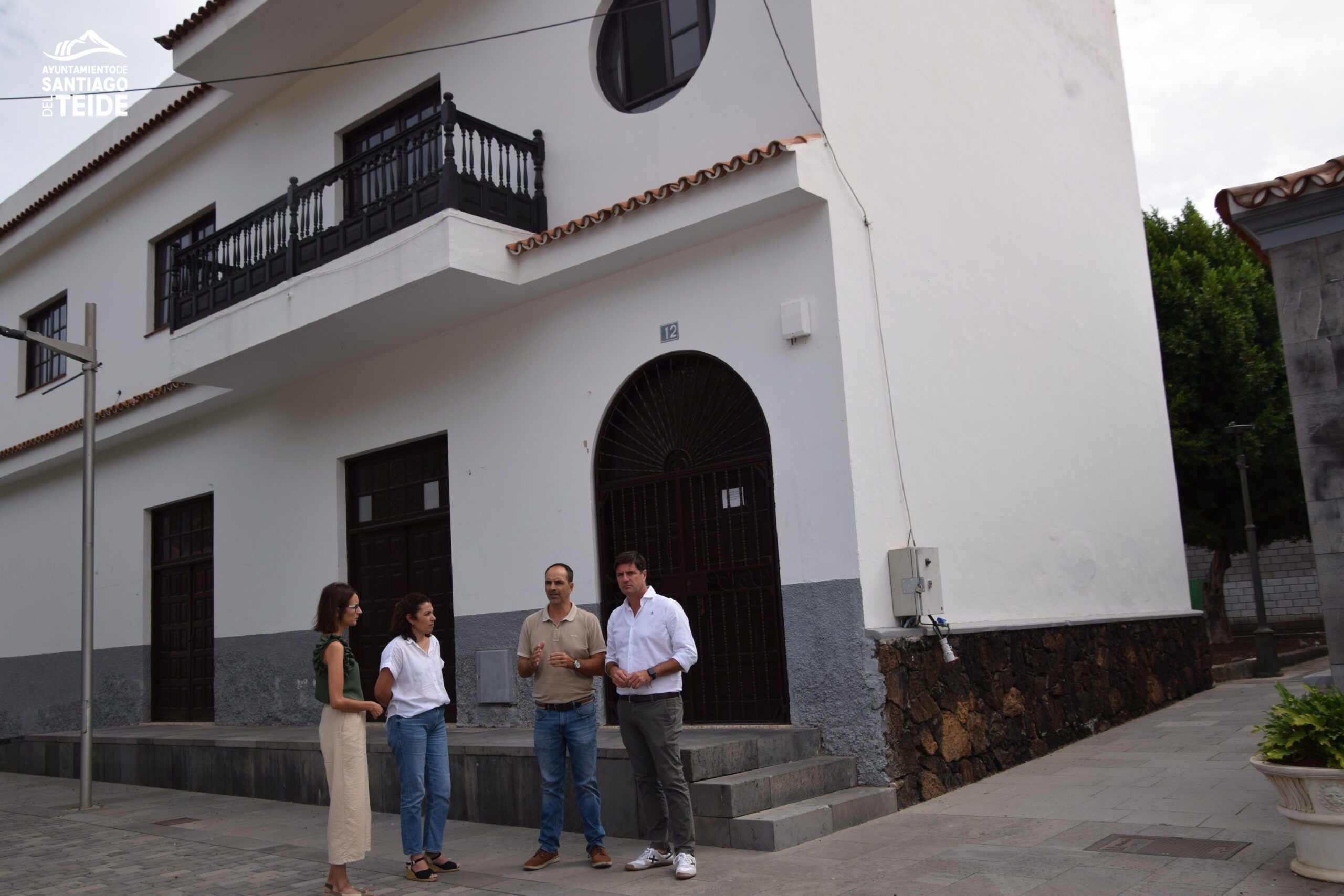 El alcalde firma el acta de inicio de las obras de construcción del Centro Cultural Grama de Santiago del Teide