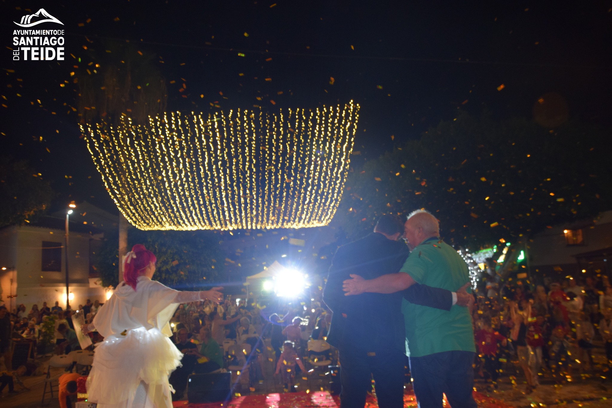 Santiago del Teide da la bienvenida a la Navidad con el tradicional encendido navideño