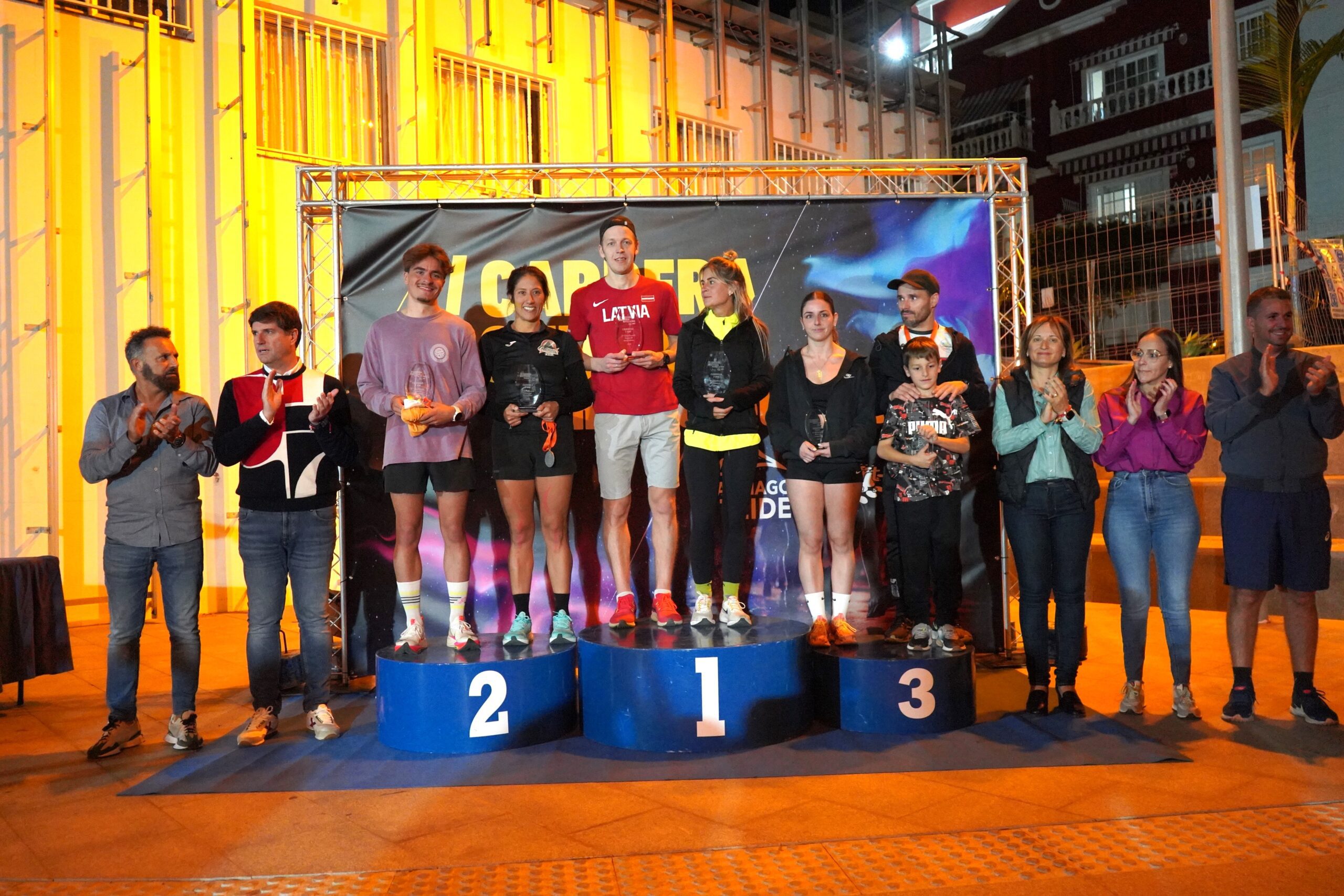 Kristaps Berzins y Brenda Morín ganadores de la XI edición de la Carrera Nocturna de Santiago del Teide