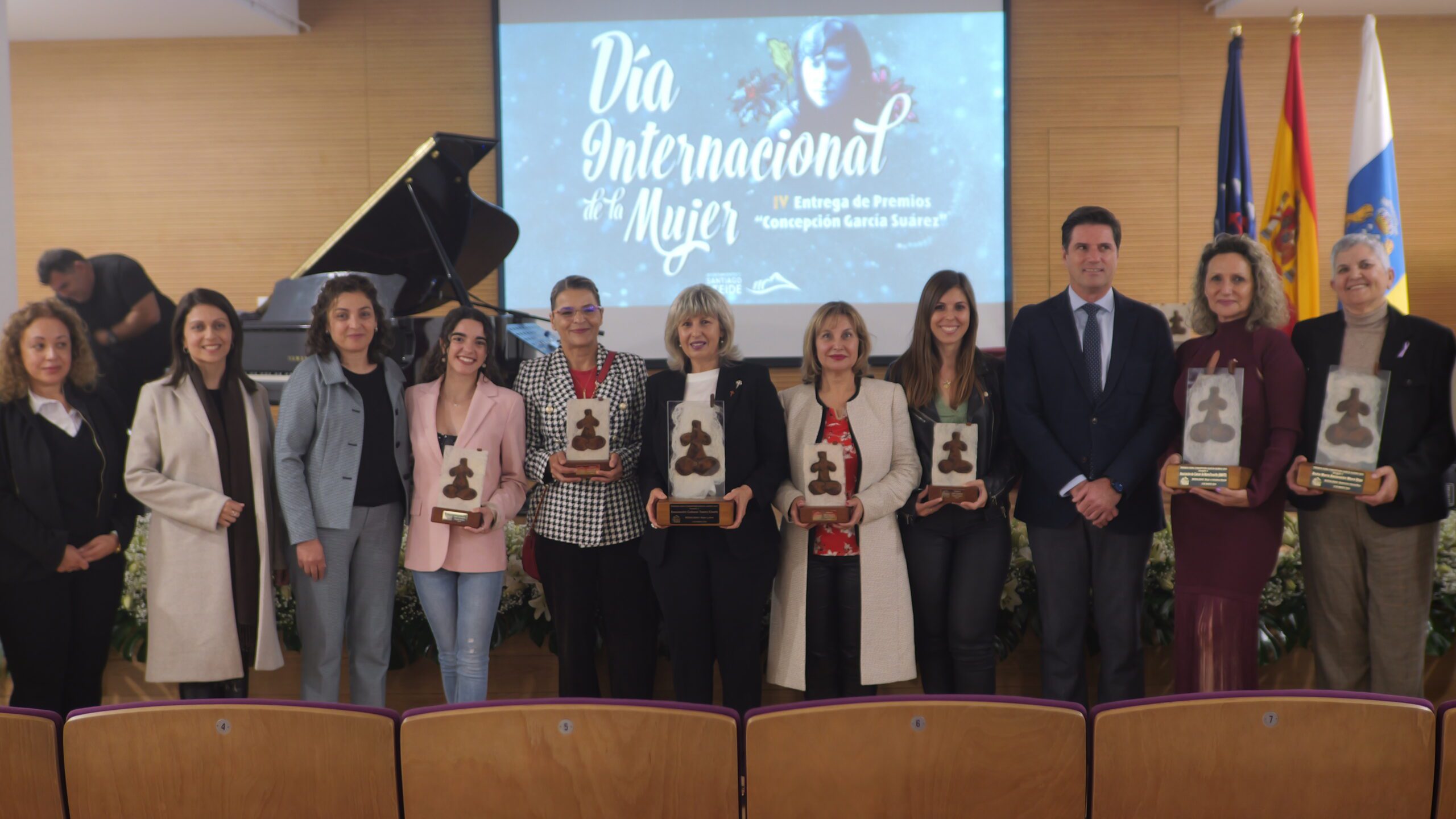 El alcalde entregó los premios “Doña Concepción García Suárez 2024” en el Día Internacional de la Mujer