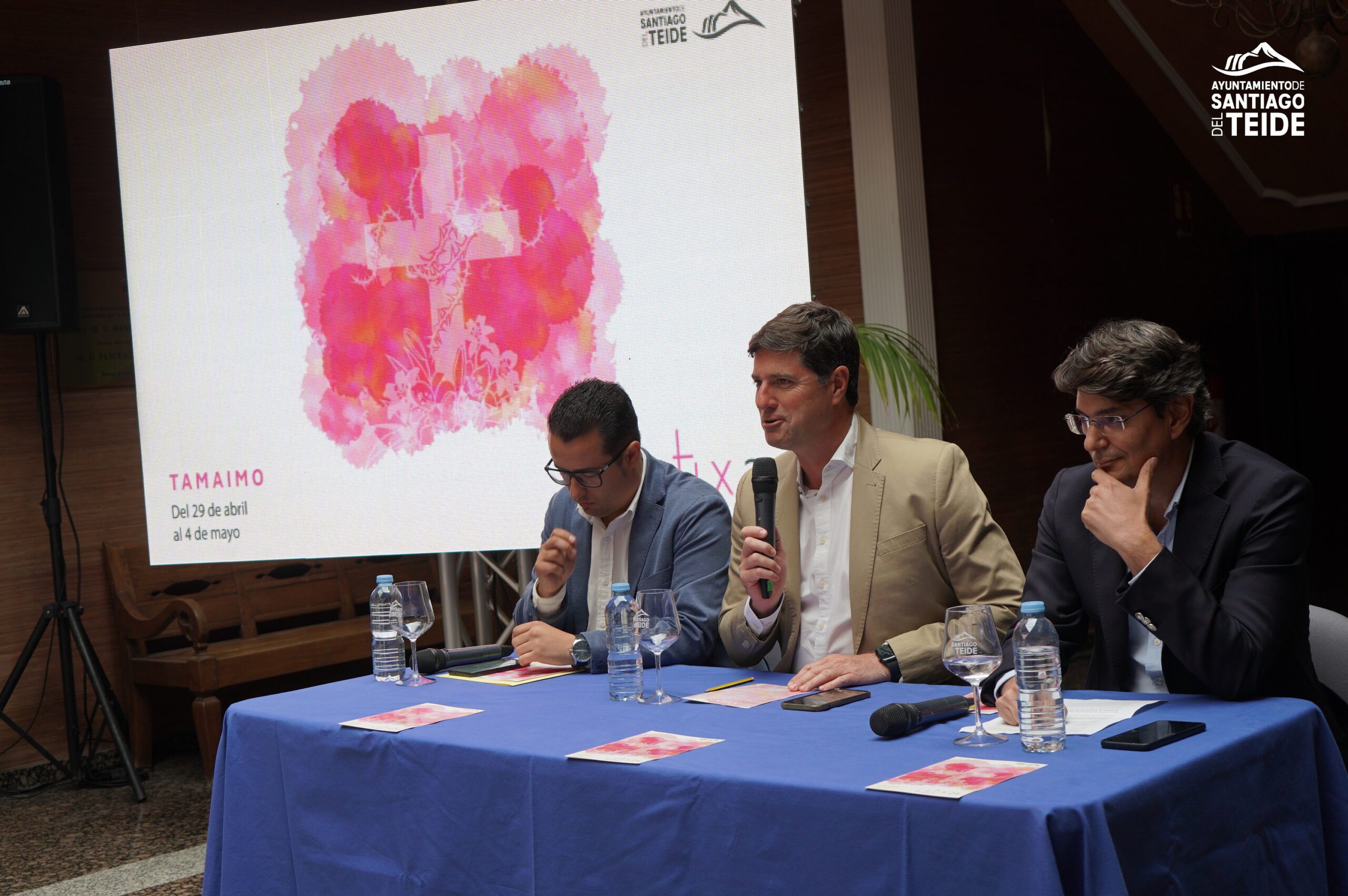 El alcalde presenta la programación del evento Crux24