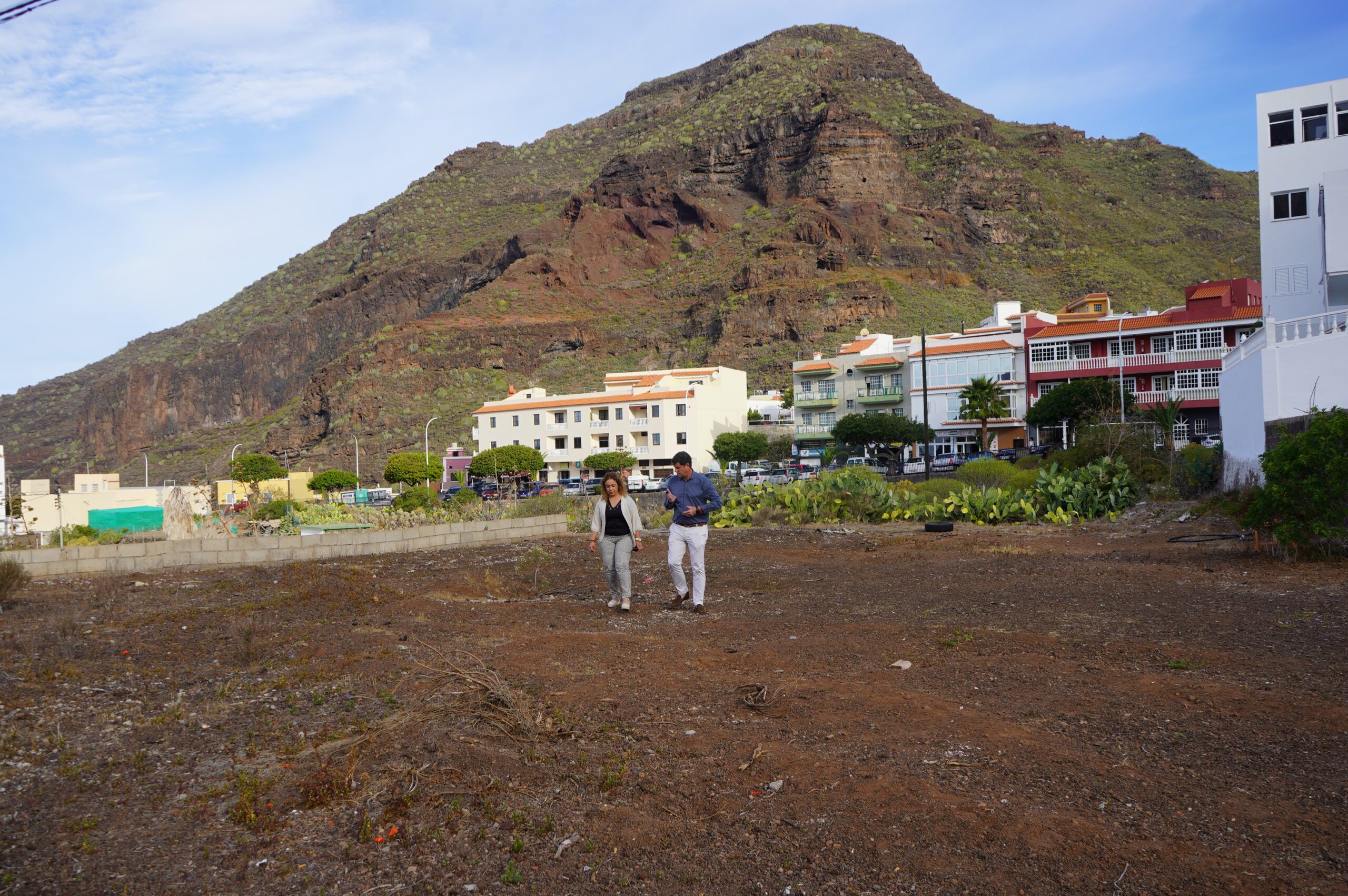 El ayuntamiento saca a licitación el acondicionamiento temporal de una parcela municipal en Tamaimo para habilitar 41 plazas de aparcamiento