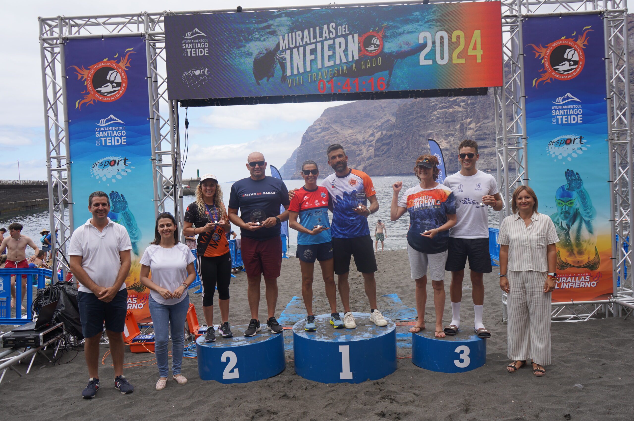 Héctor Hernández y Candelaria Lorenzo ganadores absolutos de la VIII edición de la Travesía a Nado “Murallas del Infierno”