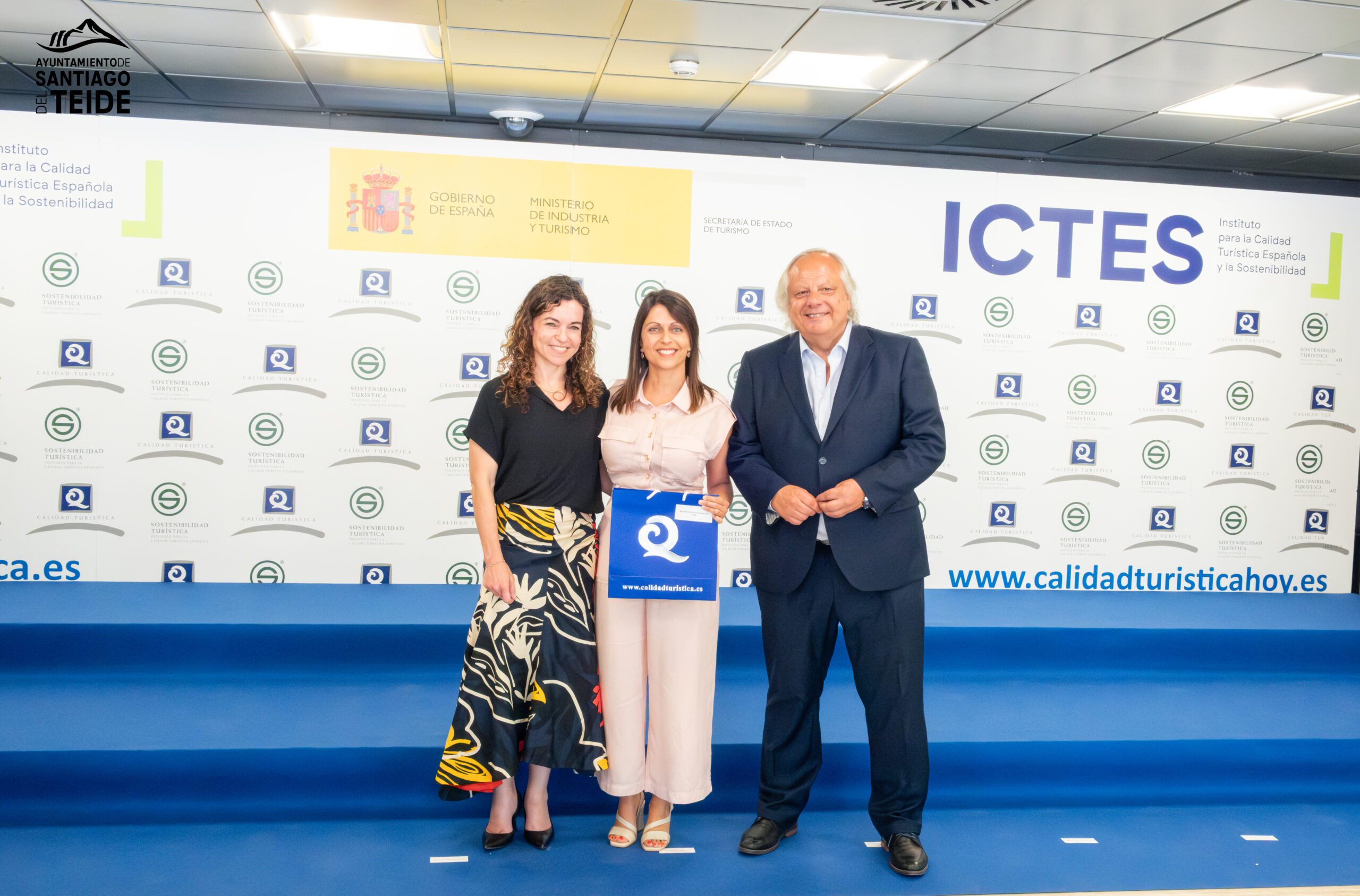 Las playas de La Arena y Los Guíos, únicas de la provincia en conseguir la certificación Bandera “Q” de calidad turística